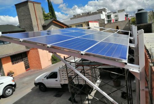 Estructura de techo con paneles solares